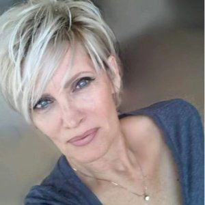 Meet your Posher, Caitlin